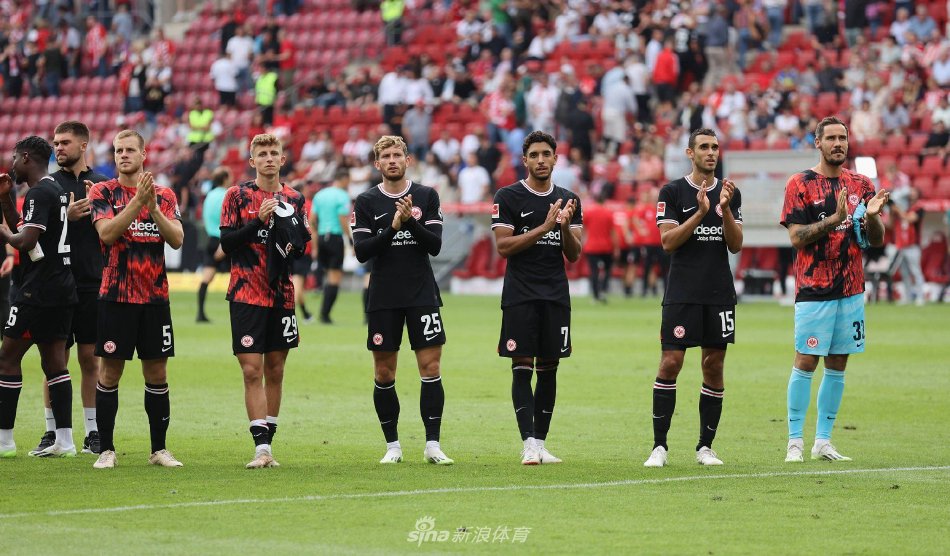 他用汗水与 他用汗水与